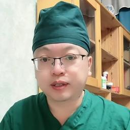 绿帽子男医生