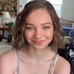 Emma Myers 