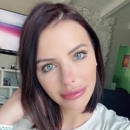 Adriana Chechik2